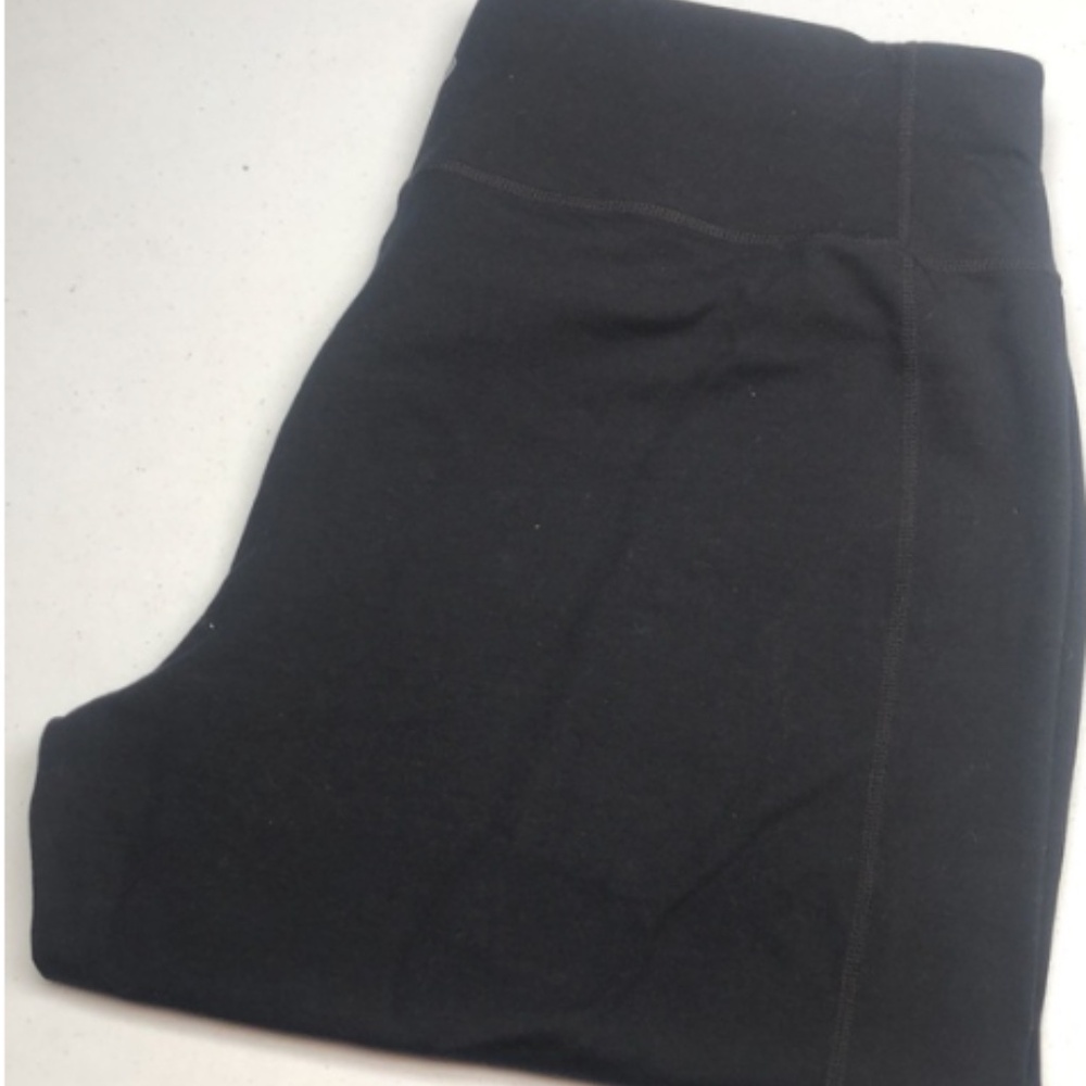 LIKE NEW ACTIVEZONE BLACK BERMUDA LEGGINGS SIZE 1X (37/38) ⭐️
